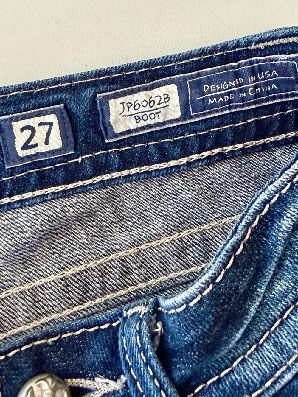 Miss Me Bootcut Jeans Women’s 27 Signature Peace Sign Embellished Pocket JP6062B - Picture 6 of 10